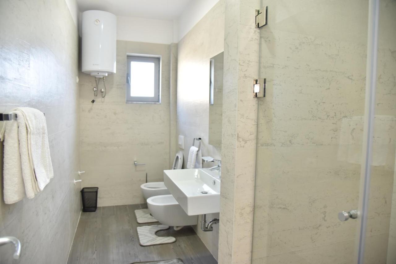 Hotel Imperiale Durrës Buitenkant foto