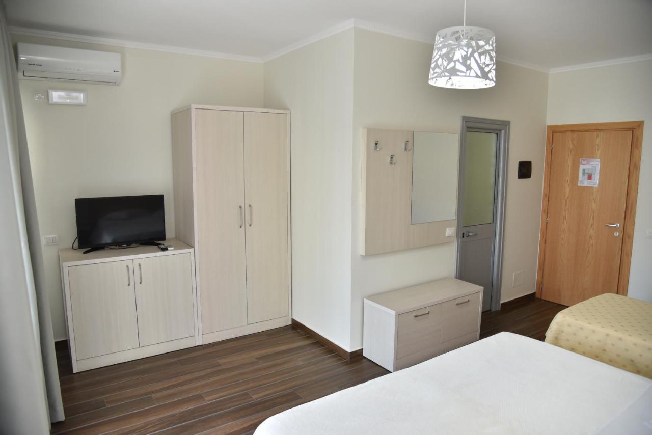 Hotel Imperiale Durrës Buitenkant foto