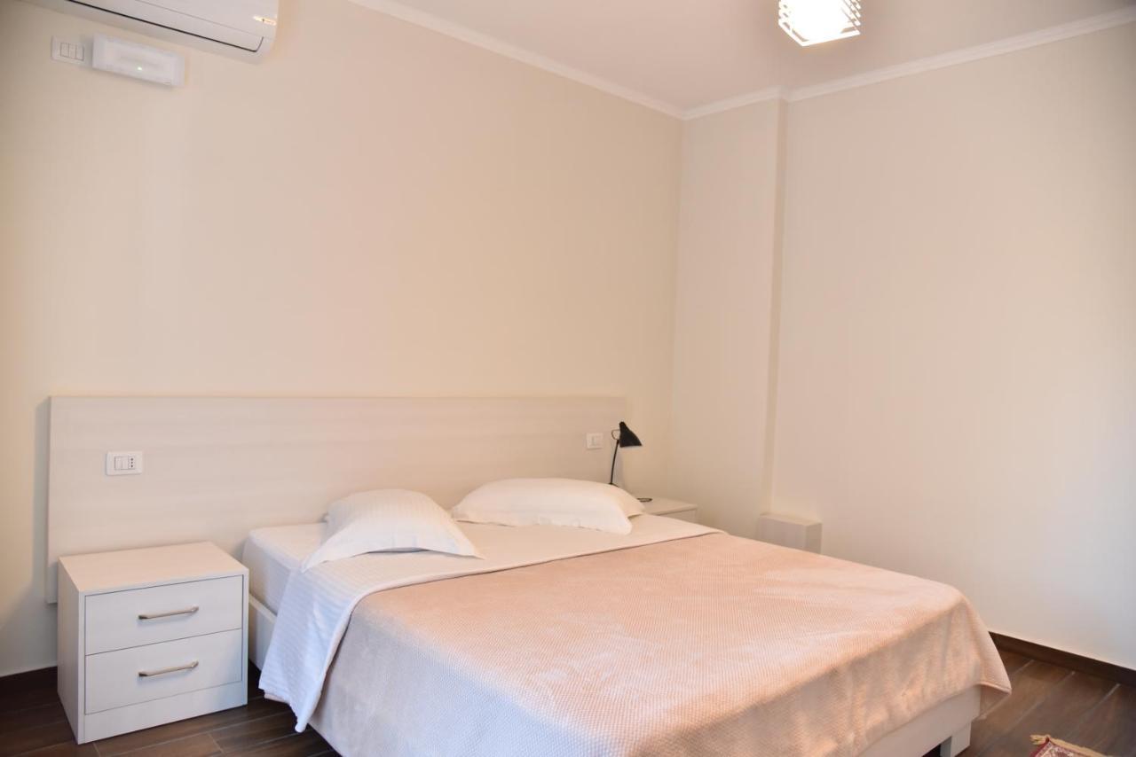 Hotel Imperiale Durrës Buitenkant foto