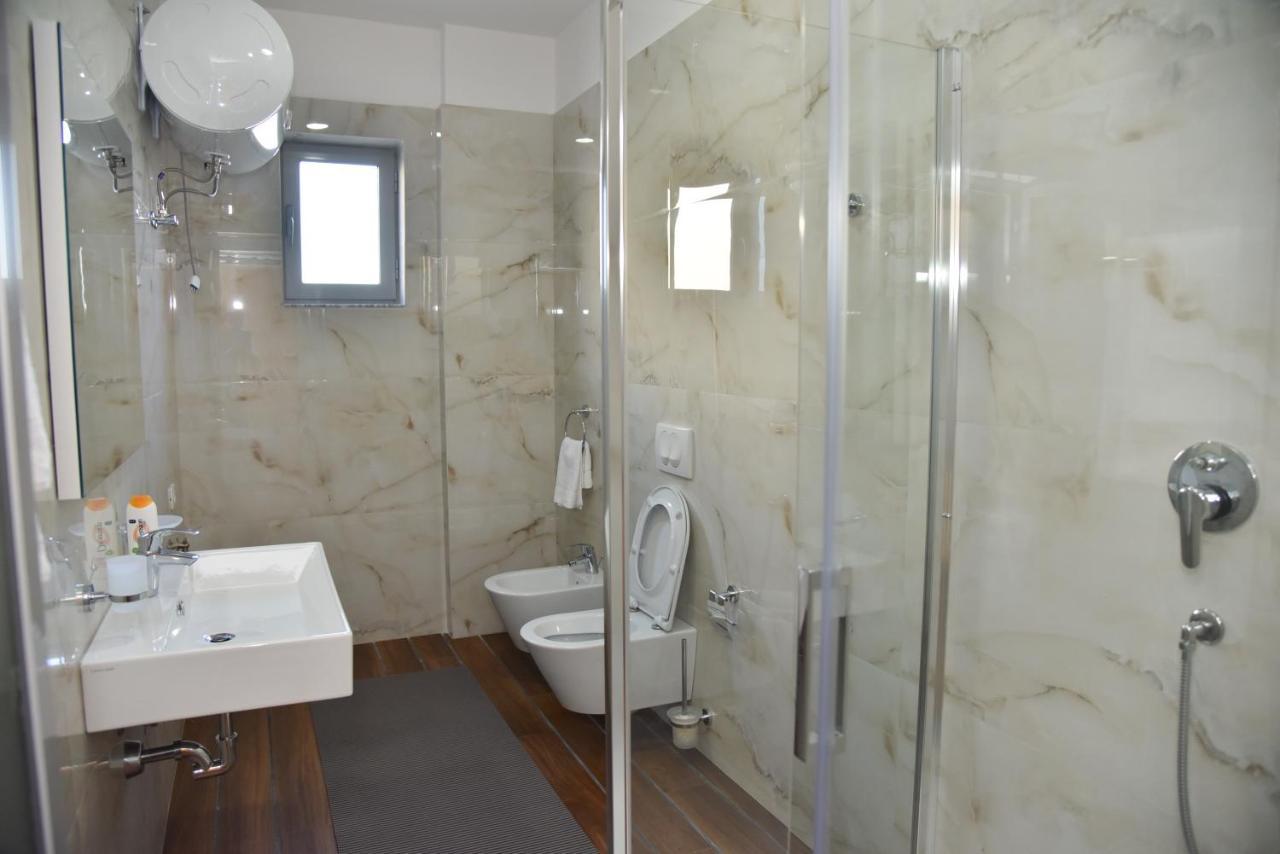 Hotel Imperiale Durrës Buitenkant foto
