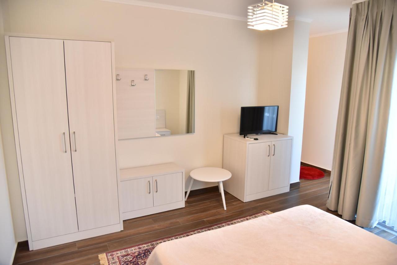 Hotel Imperiale Durrës Buitenkant foto